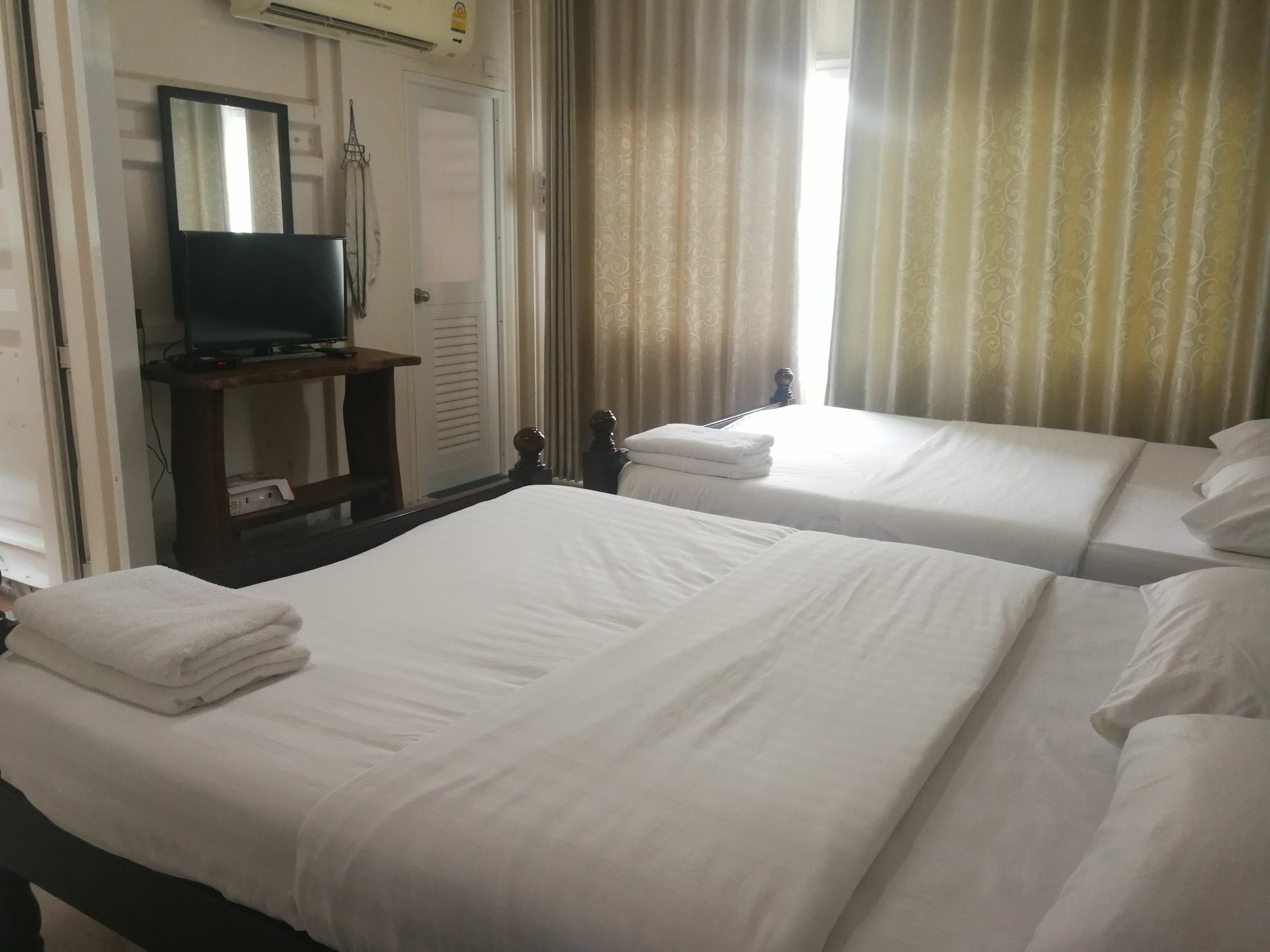 Farsai Homestay Lop Buri Eksteriør billede