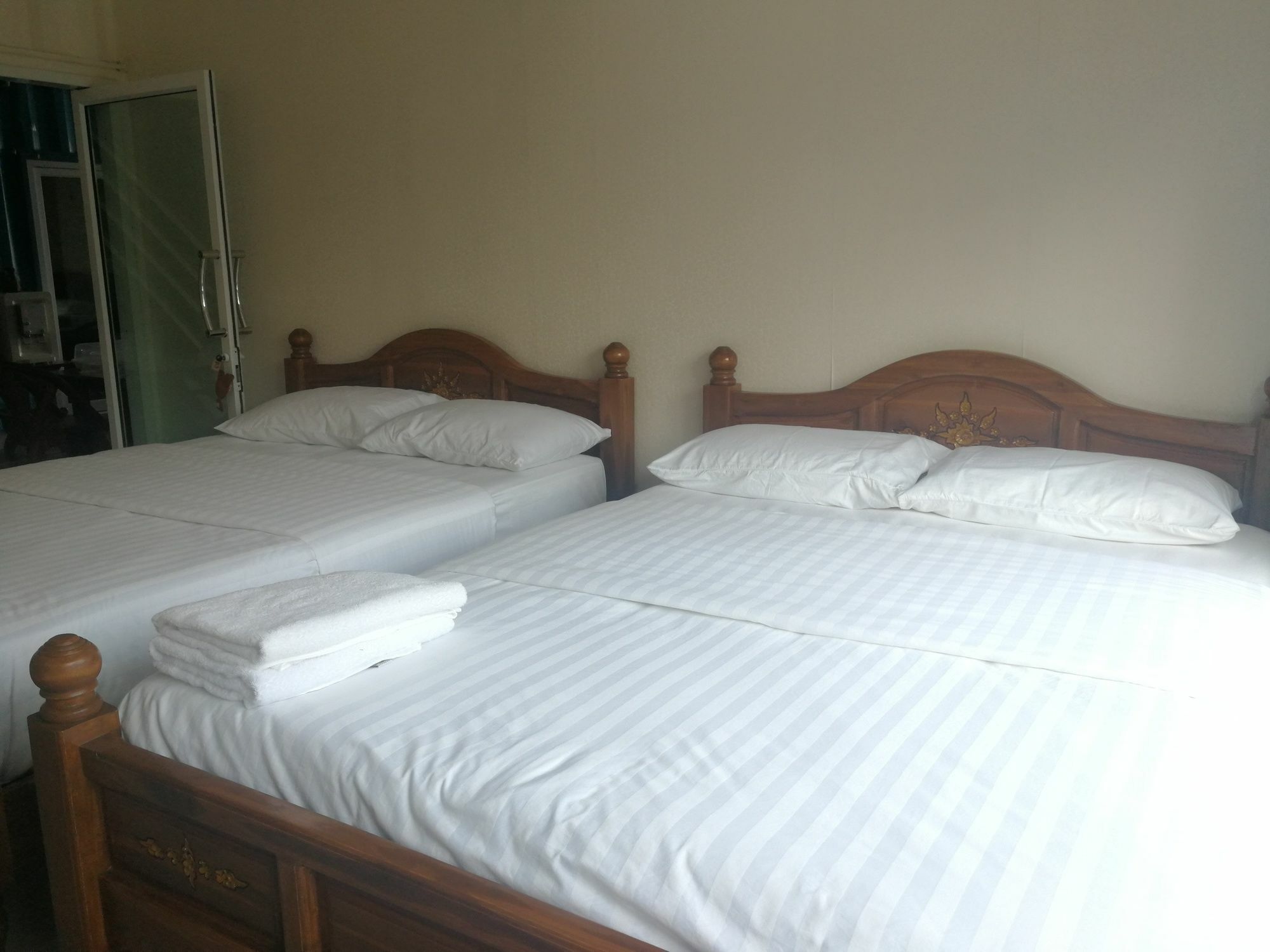 Farsai Homestay Lop Buri Eksteriør billede